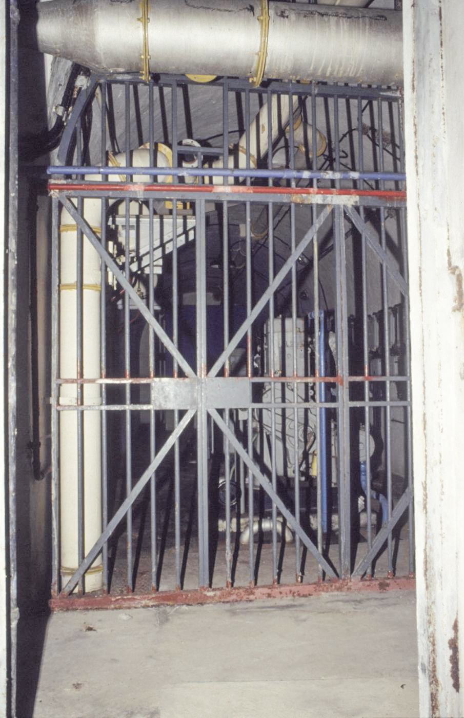 Ligne Maginot - CROUPE DU RESERVOIR - (Abri actif) - Le local des moteurs
Visite en 1991 avec Génie de Nice - ammagsdr