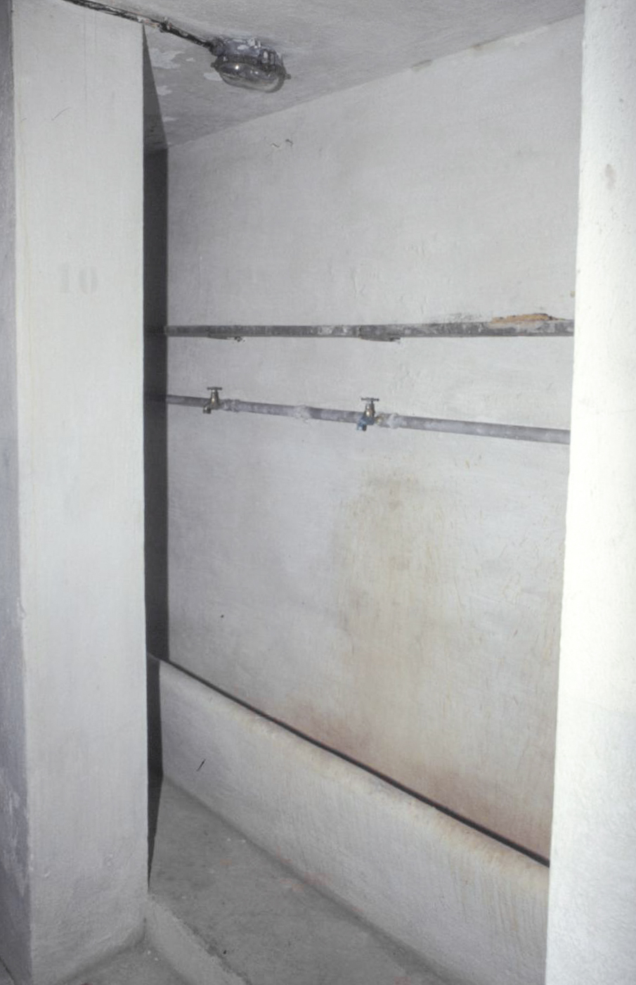 Ligne Maginot - CROUPE DU RESERVOIR - (Abri actif) - Les éviers
Visite en 1991 avec Génie de Nice - ammagsdr