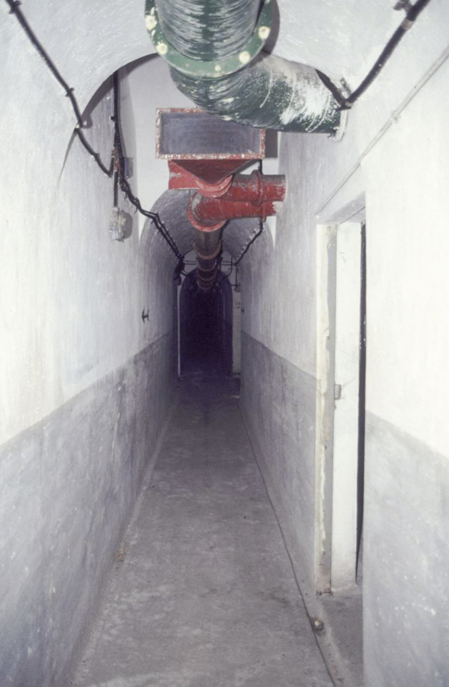 Ligne Maginot - CROUPE DU RESERVOIR - (Abri actif) - Couloir
Visite en 1991 avec Génie de Nice - ammagsdr