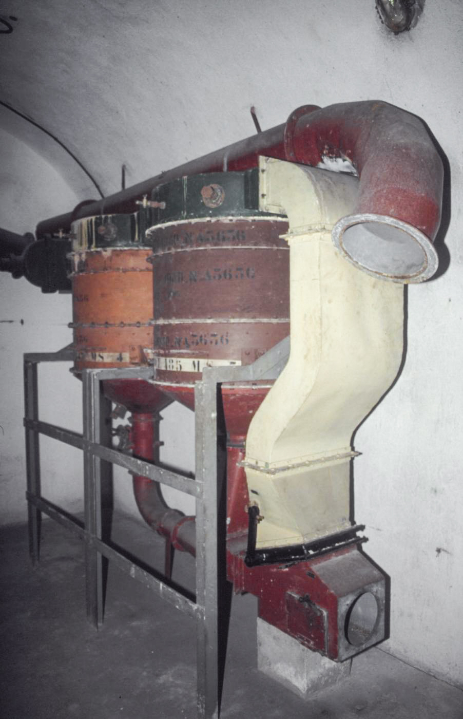 Ligne Maginot - CROUPE DU RESERVOIR - (Abri actif) - Les filtres
Visite en 1991 avec Génie de Nice - ammagsdr