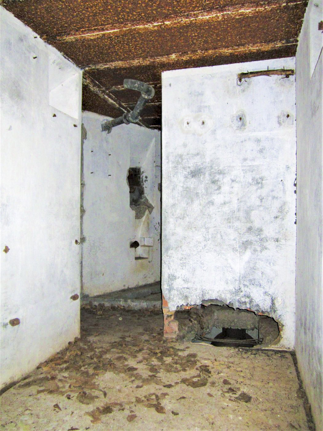 Ligne Maginot - GUNSTHAL COL EST - (Blockhaus pour arme infanterie) - Chambre de repos, au fond la caponnière FM de l'entrée - Gregory Fuchs
