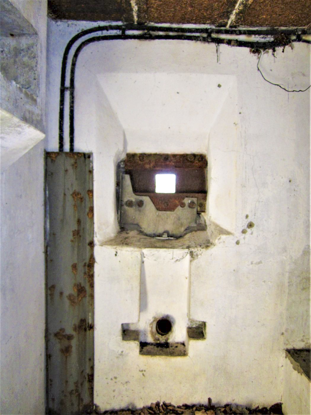 Ligne Maginot - GUNSTHAL COL OUEST - (Blockhaus pour arme infanterie) - Créneau FM principal - Gregory Fuchs