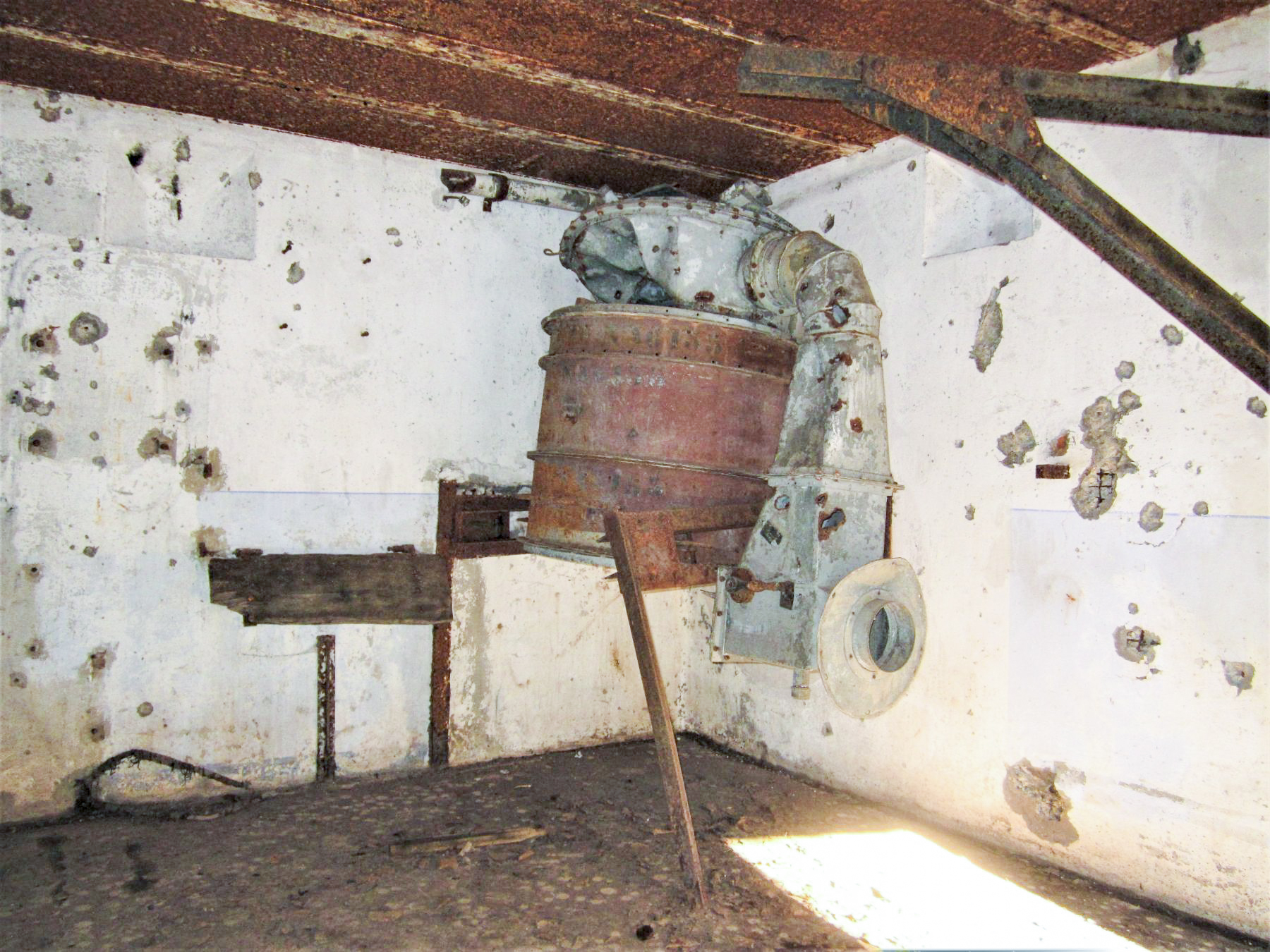 Ligne Maginot - GUNSTHAL FERME EST - (Blockhaus pour arme infanterie) - Restes de la ventilation - Gregory Fuchs