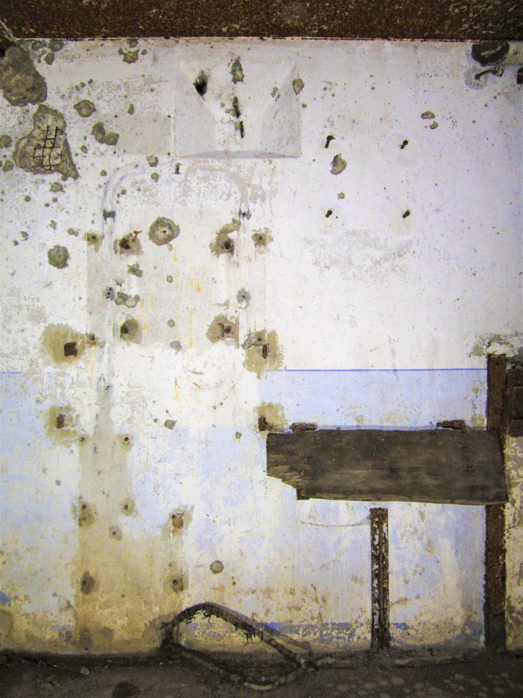 Ligne Maginot - GUNSTHAL FERME EST - (Blockhaus pour arme infanterie) - Emplacement du téléphone à coté de la cloche GFM - Gregory Fuchs