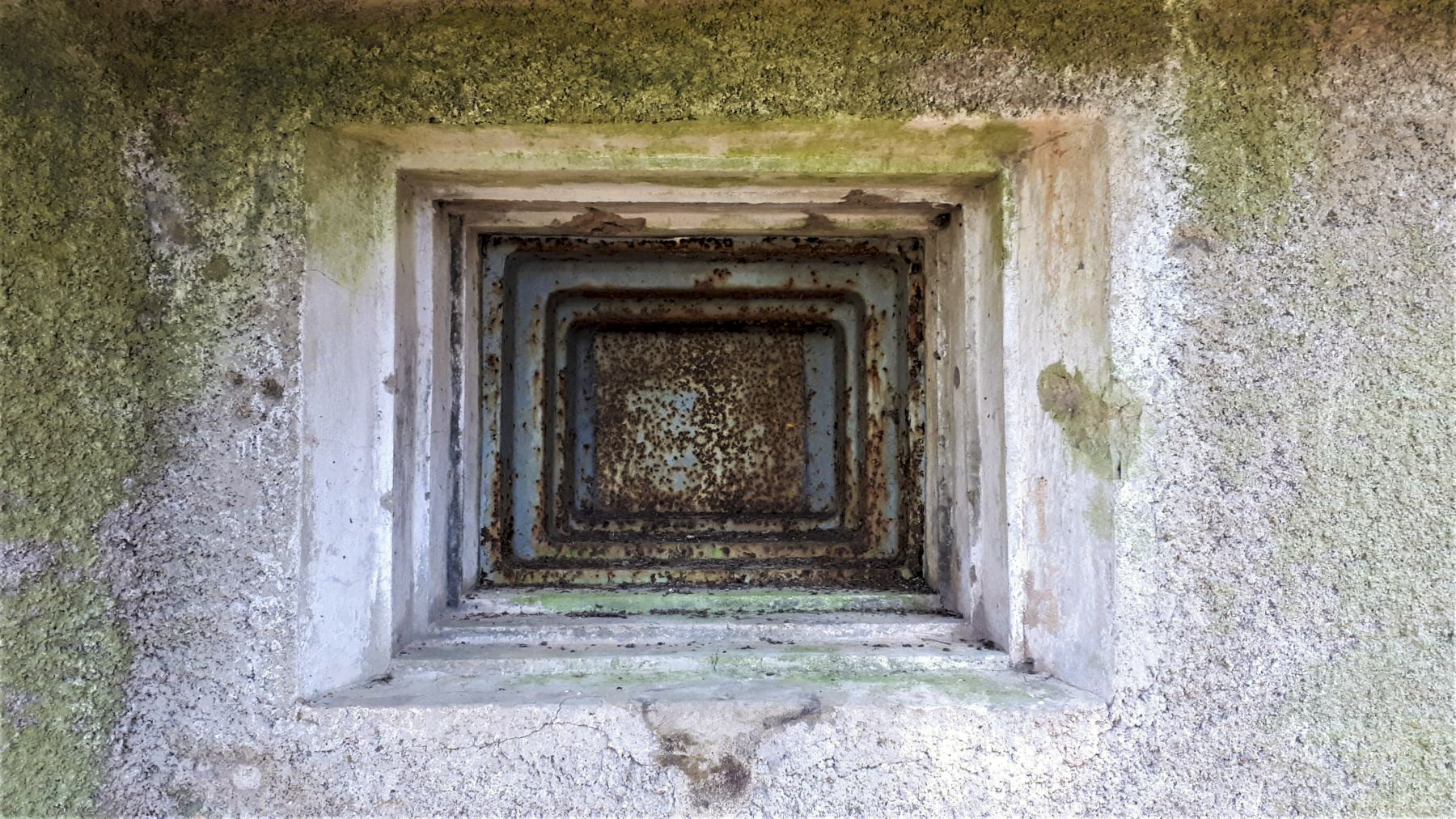 Ligne Maginot - NAGELSTHAL - (Blockhaus pour arme infanterie) - Détail du créneau sud - Gregory Fuchs