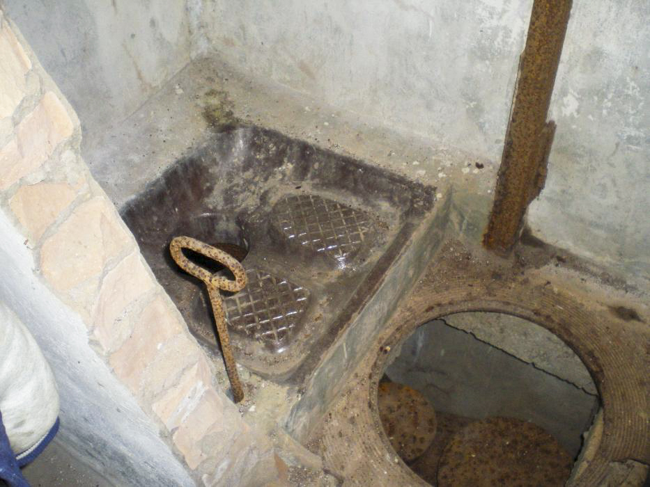 Ligne Maginot - GUNSTHAL FERME OUEST - (Blockhaus pour arme infanterie) - Latrines - donceuh