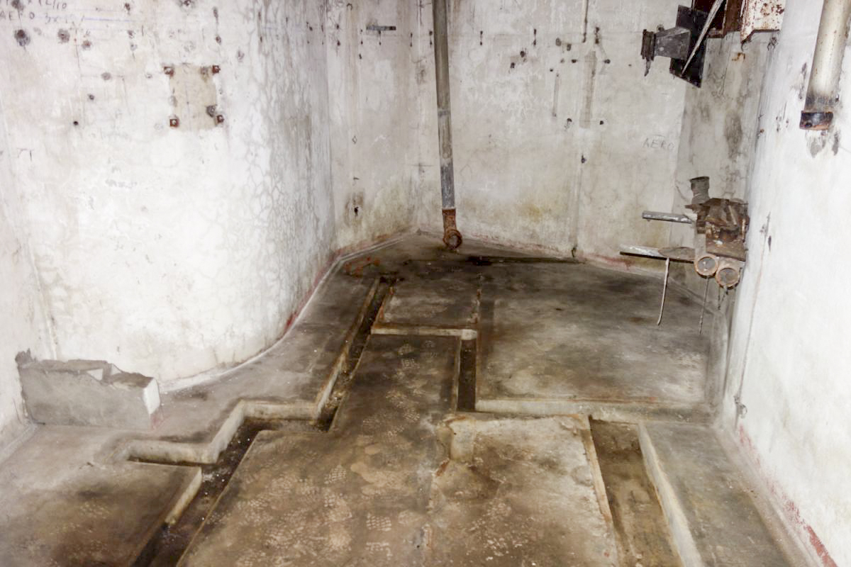 Ligne Maginot - ACHEN NORD - (Casemate d'infanterie) - Salle du moteur ... vide ! - Michel Teiten