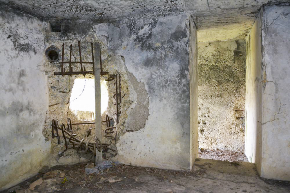 Ligne Maginot - WIDSAL SUD - (Blockhaus pour arme infanterie) - Entrée et créneau sud ouest - Pascal LAMBERT