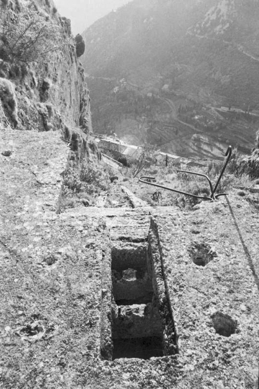 Ligne Maginot - SAINTE AGNES (SAG) - EO9 - (Ouvrage d'artillerie) - Bloc 3
Vestiges du funiculaire ayant servi à sa construction; le plan incliné est toujours visible. - Alain LOVINY