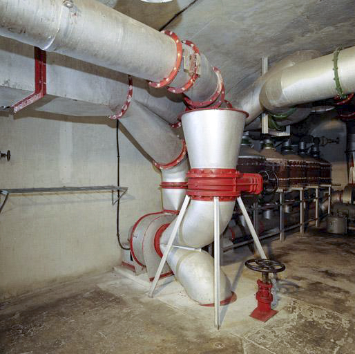 Ligne Maginot - SAINTE AGNES (SAG) - EO9 - (Ouvrage d'artillerie) - Gaines et vanne de distribution d'air purifié dans la salle de neutralisation. - Marc HELLER
