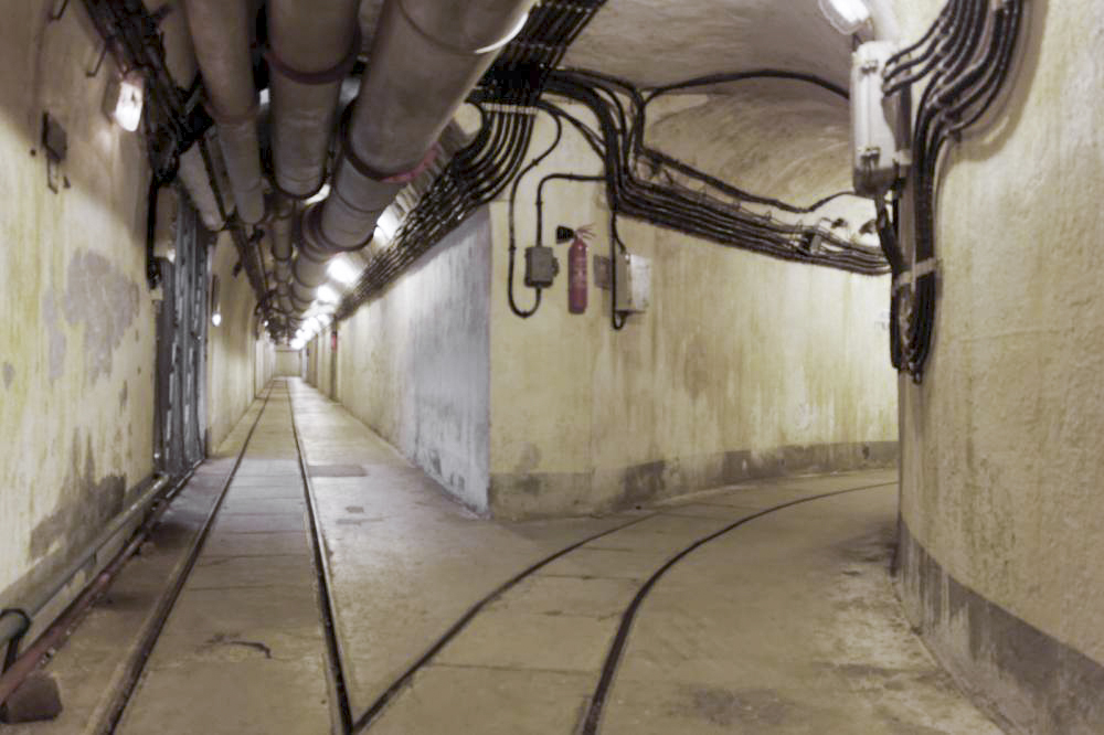 Ligne Maginot - SAINTE AGNES (SAG) - EO9 - (Ouvrage d'artillerie) - Galerie
Noter la voie ferrée de 60CM. Les wagonnets étaient poussés à la main - Gilles COUTURIER