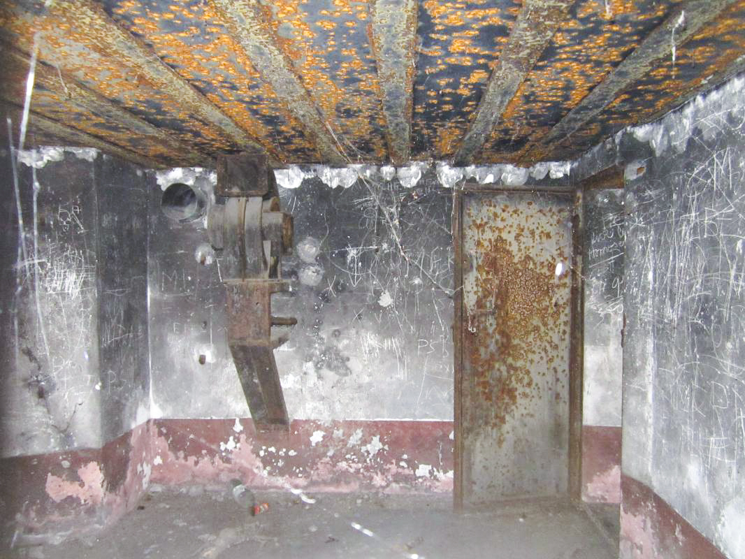 Ligne Maginot - WANTZENAU GARE - (PC de Sous-Quartier) - Chambre de tir nord - Les Gardiens du Rhin