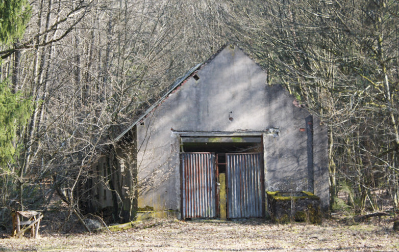 Ligne Maginot - BAERENTHAL (Dépôt de Munitions) - Dépôt de Philippsbourg - Baerenthal
Entre Philippsbourg et Baerenthal, sur la D36 - www.ligne-maginot.org