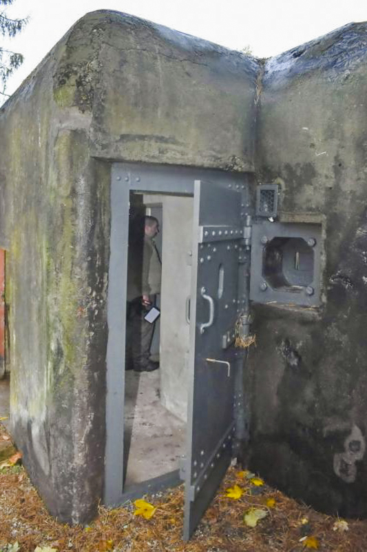 Ligne Maginot - 25 DE NEUNHOFFEN - (Blockhaus pour canon) - Entrée des Hommes et créneau de défense rapprochée - Daniel Froehly