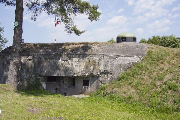 Ligne Maginot - DAMBACH NORD - NEUNHOFFEN SUD-EST - (Casemate d'infanterie - Double) - La casemate de Neunhoffen, créneau et cloche GFM Sud - B.Henrich