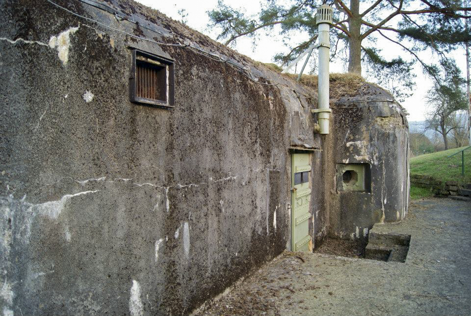 Ligne Maginot - DAMBACH NORD - NEUNHOFFEN SUD-EST - (Casemate d'infanterie - Double) - La façade arrière - BOUCHOUCHA Eric