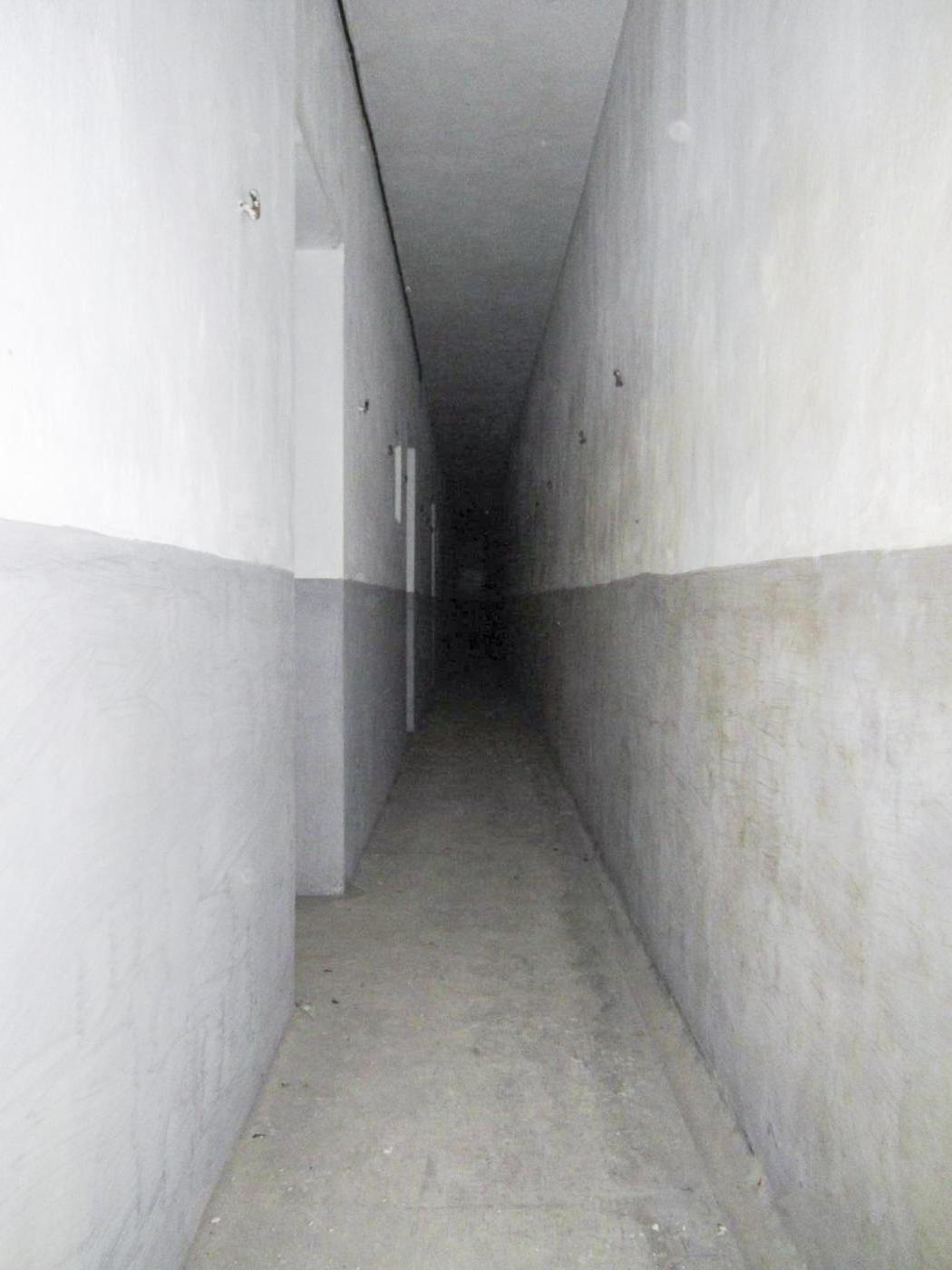 Ligne Maginot - BUCHHOLZBERG (I / 79° RIF) - (Abri) - Couloir arrière, à gauche entrée d'une chambre pour officiers - Gregory Fuchs