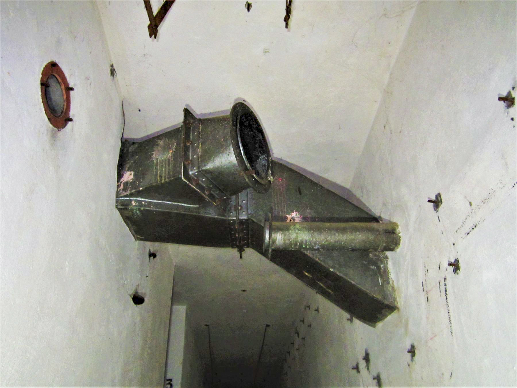 Ligne Maginot - HOFFEN - (Abri) - Conduit air vicié dans le couloir avant - Gregory Fuchs