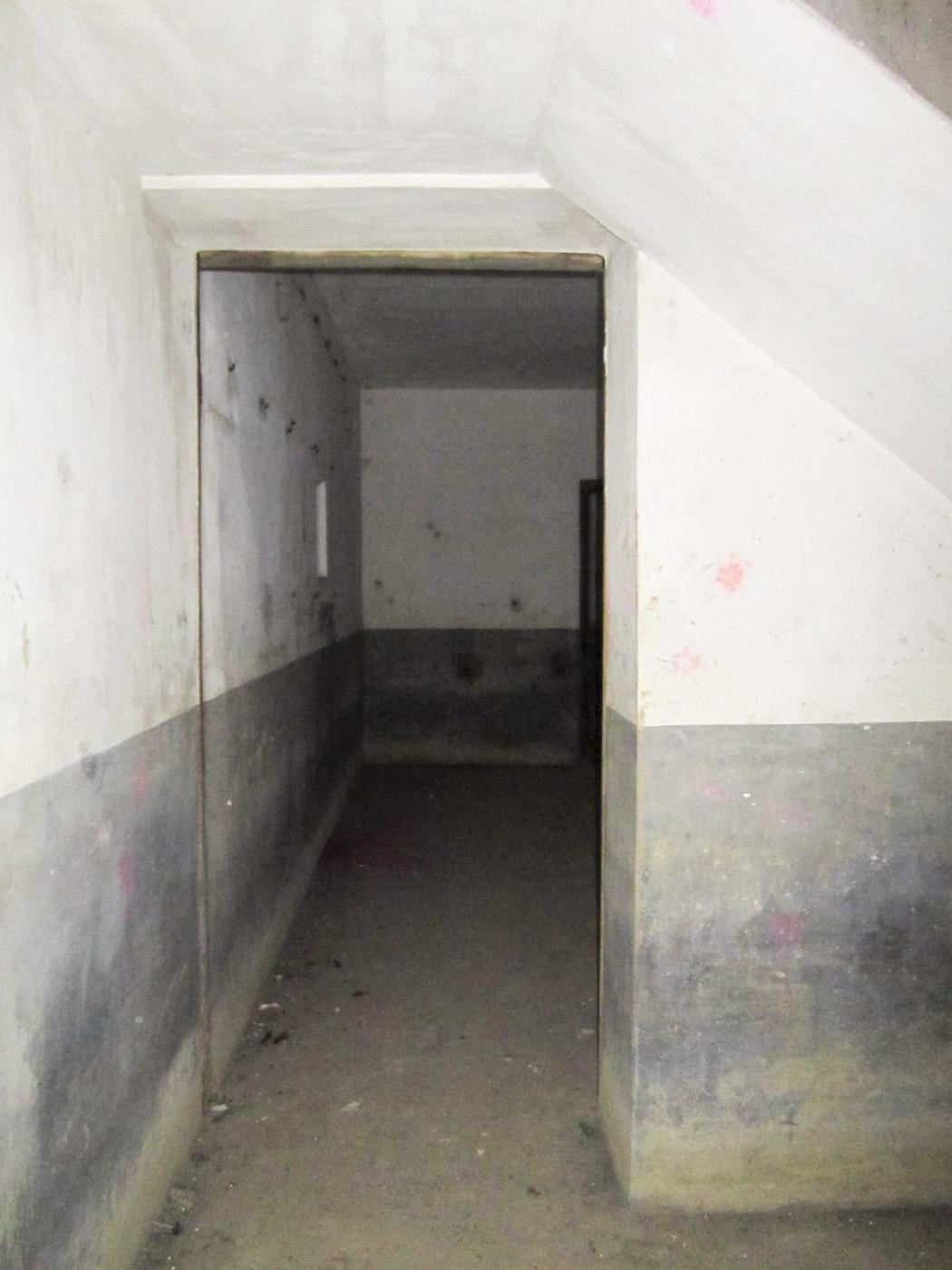 Ligne Maginot - HOFFEN - (Abri) - Entrée de la chambre pour 4 sous-officiers n°5
(PC) - Gregory Fuchs