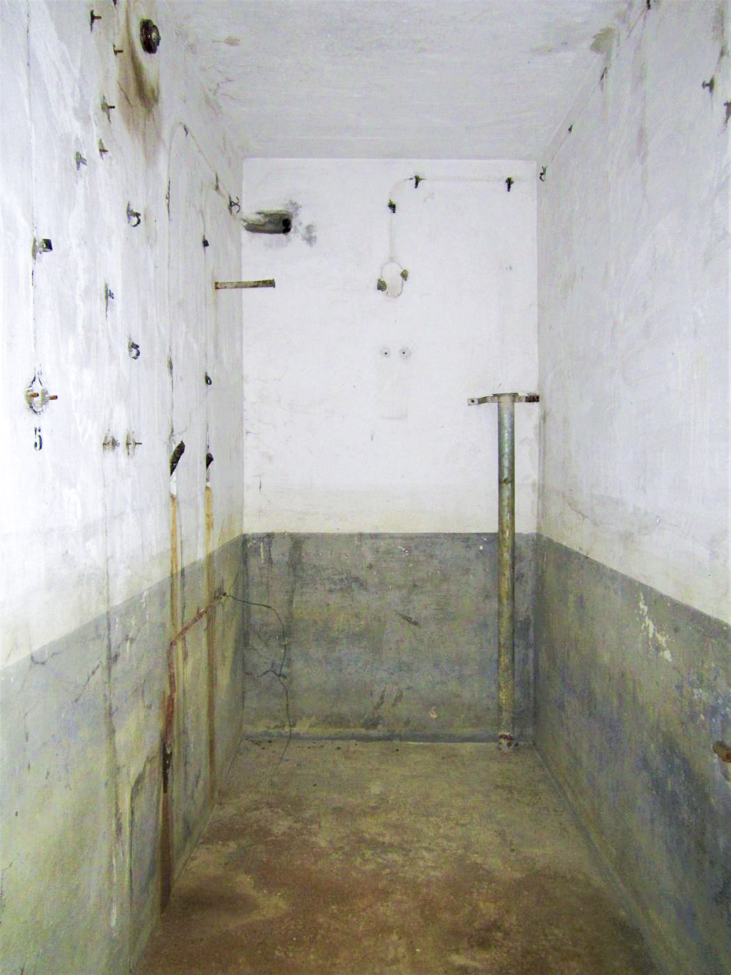 Ligne Maginot - HOFFEN - (Abri) - Local TSF
(PC) - Gregory Fuchs