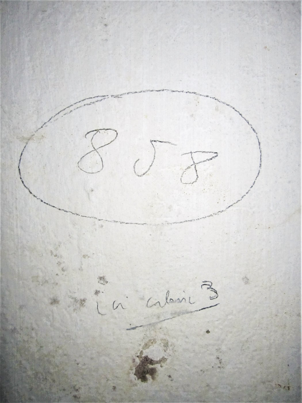 Ligne Maginot - HOFFEN - (Abri) - Bureau des officiers n°12
A coté du téléphone n°3: '858 la cabine 3'
(PC) - Gregory Fuchs