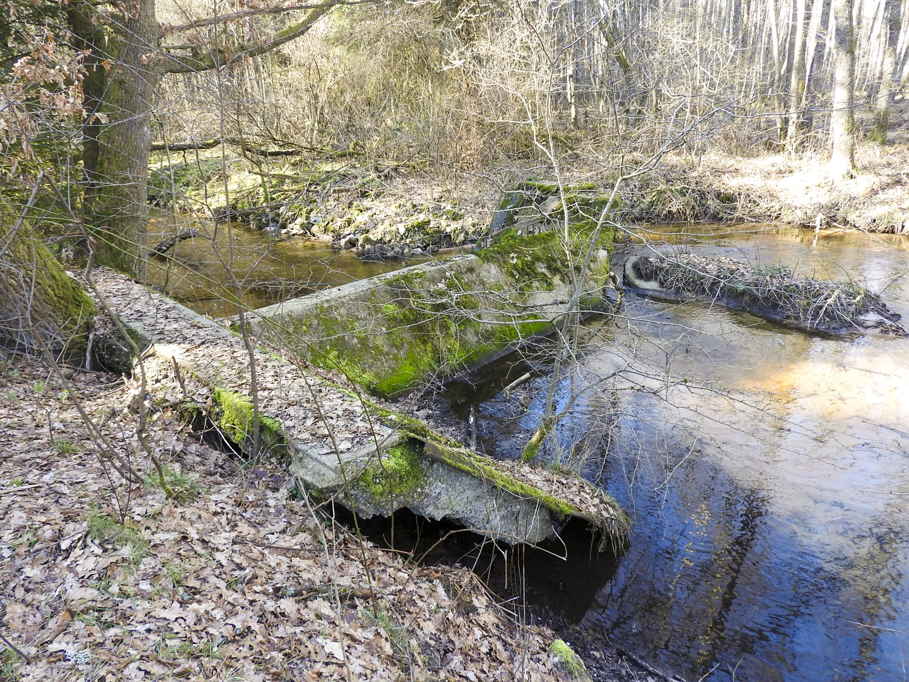 Ligne Maginot - GRAFENWEIHER Centre (Barrage 06) - (Inondation défensive) - Le seuil dans le Schwarzbach en avant de la casemate de Grafenweiher Est - STENGER Mathieu