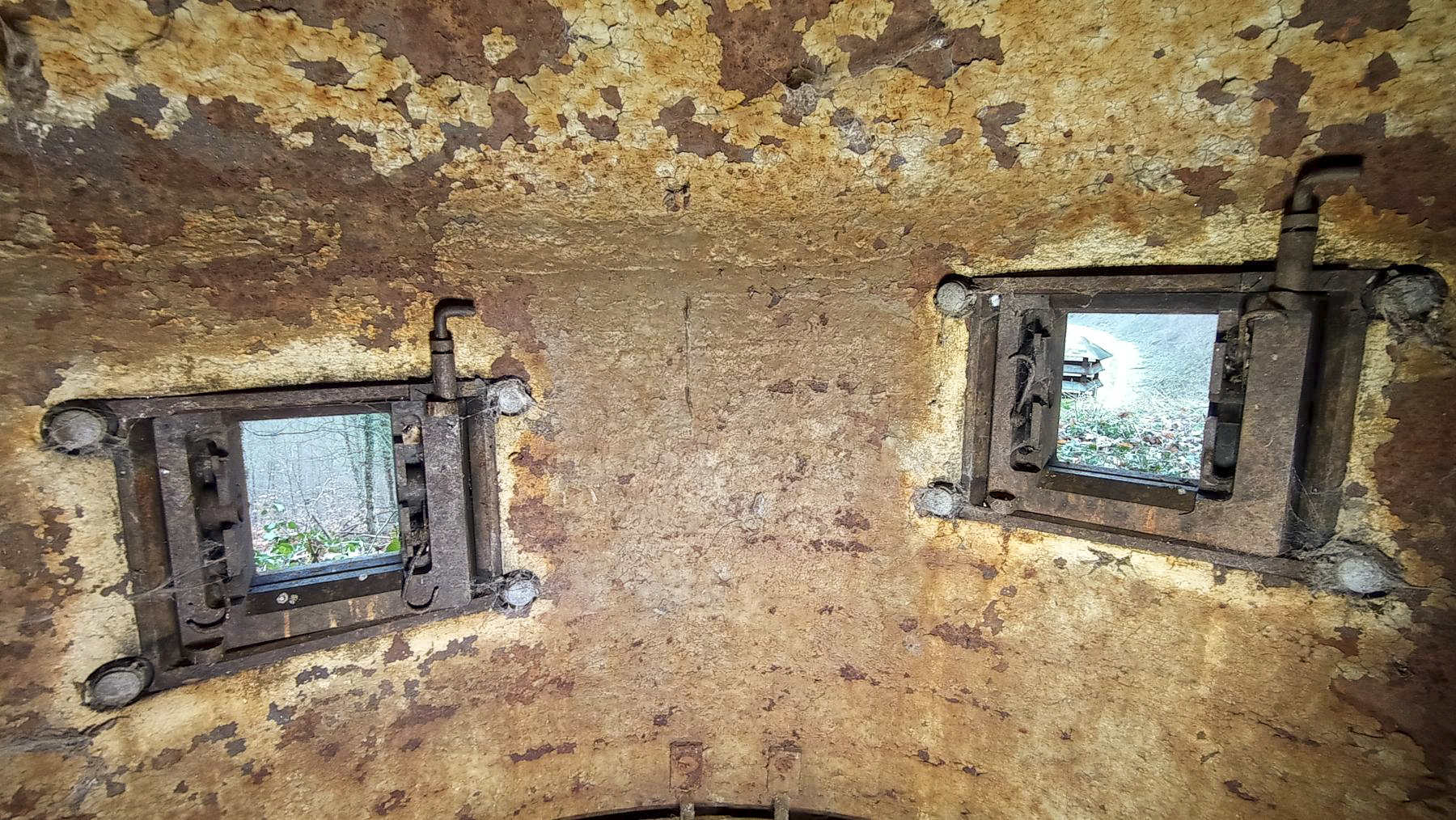 Ligne Maginot - FREUDENBERG (QUARTIER SCHIESSECK - I/37° RIF) - (Abri) - Créneaux de la cloche GFM - Baptiste GAUDIN