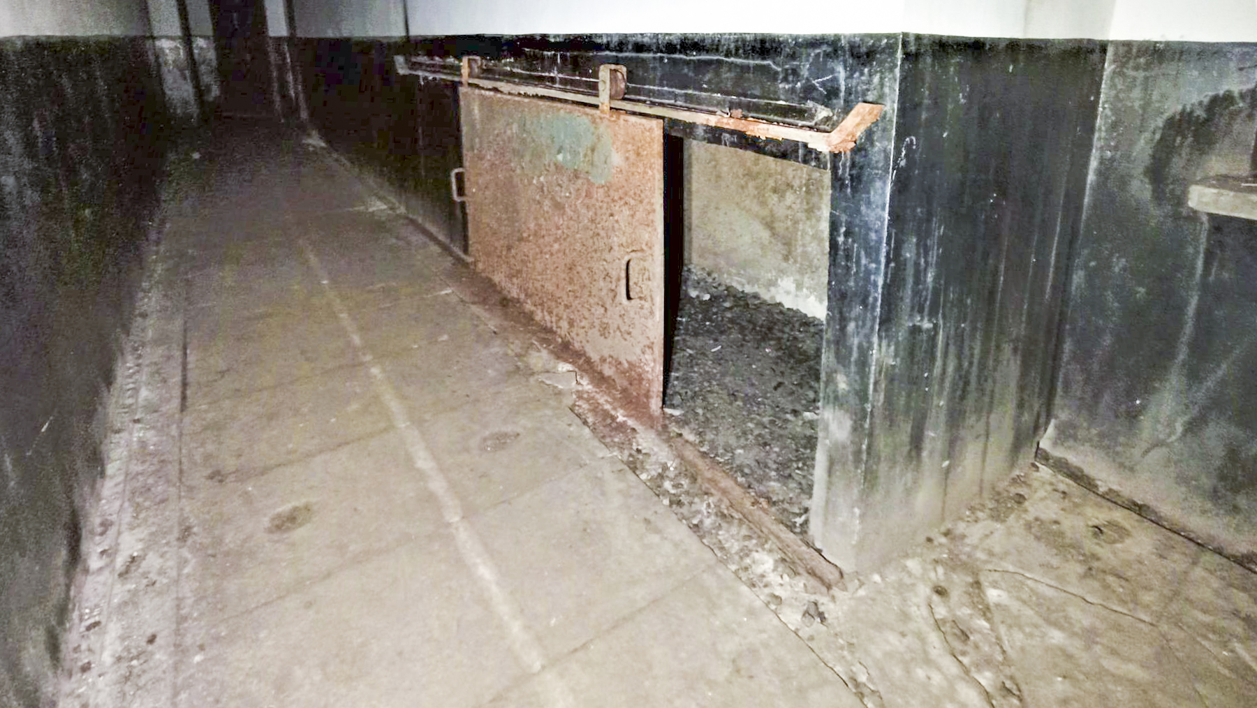 Ligne Maginot - FREUDENBERG (QUARTIER SCHIESSECK - I/37° RIF) - (Abri) - Couloir au niveau de la cuisine
Niche pour les poubelles - Baptiste GAUDIN