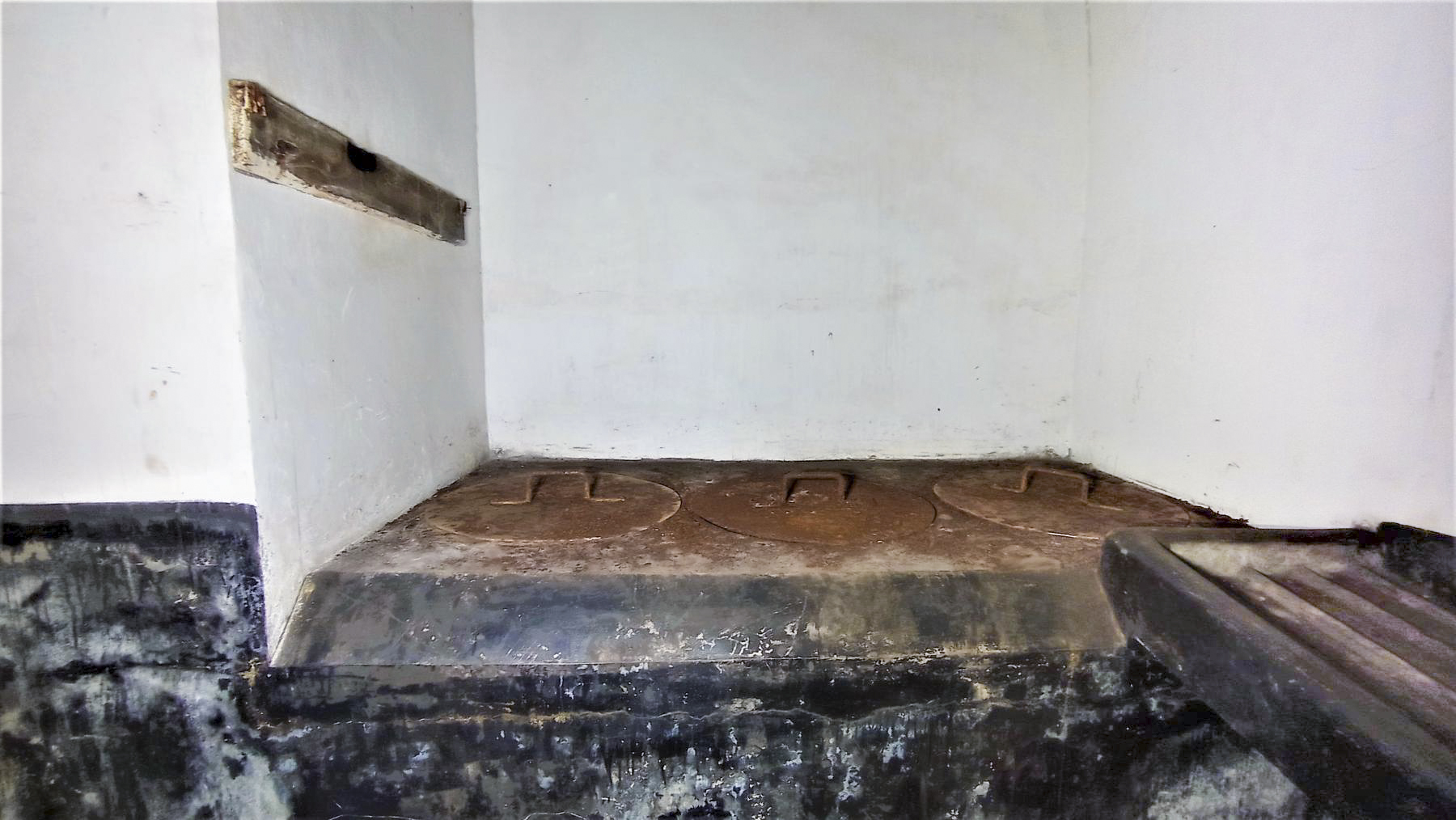 Ligne Maginot - FREUDENBERG (QUARTIER SCHIESSECK - I/37° RIF) - (Abri) - Cuisine
Les poubelles - Baptiste GAUDIN