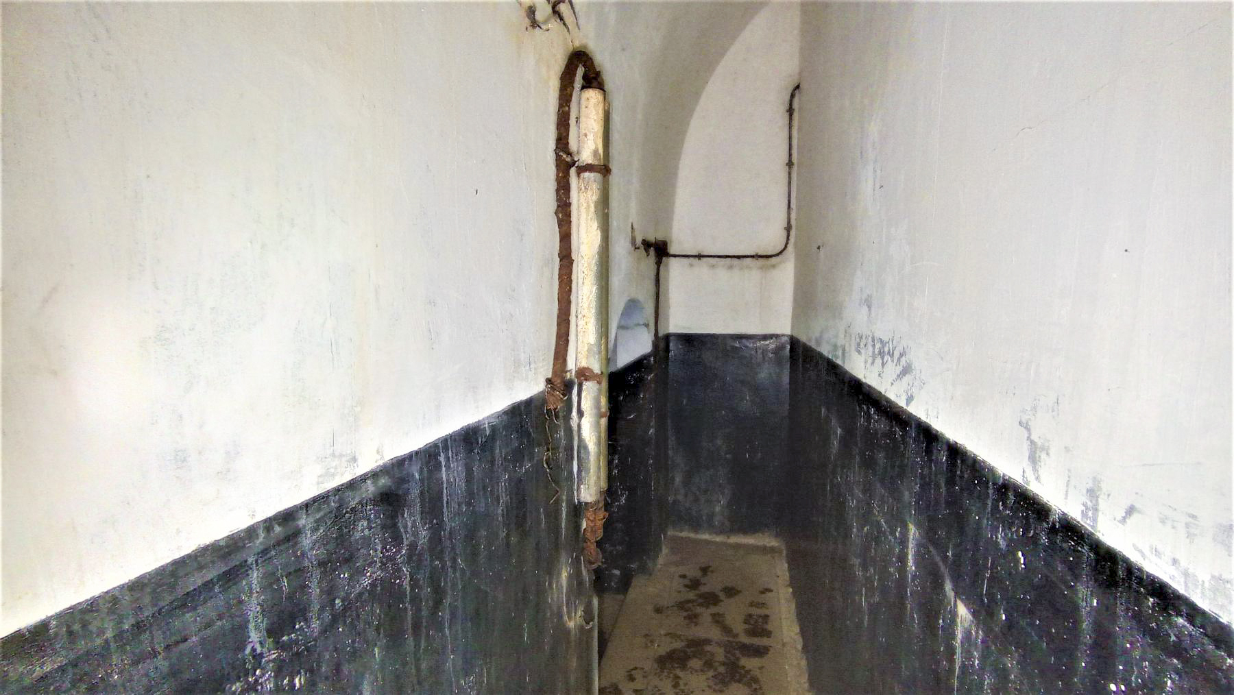 Ligne Maginot - FREUDENBERG (QUARTIER SCHIESSECK - I/37° RIF) - (Abri) - Couloir d'accès à l'égout et arrivée de câbles - Baptiste GAUDIN