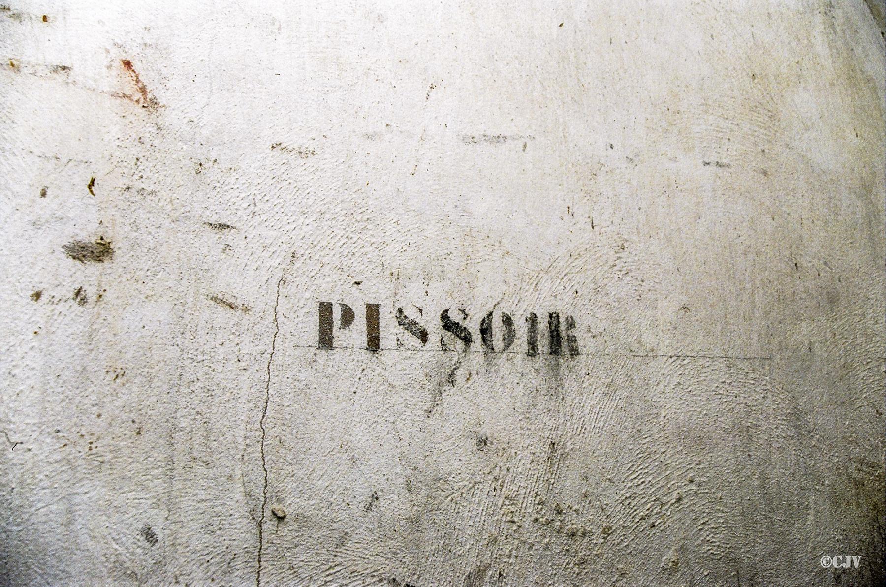 Ligne Maginot - FREUDENBERG (Observatoire d'artillerie) - Inscription 'pissoir' - Lia VERMEULEN