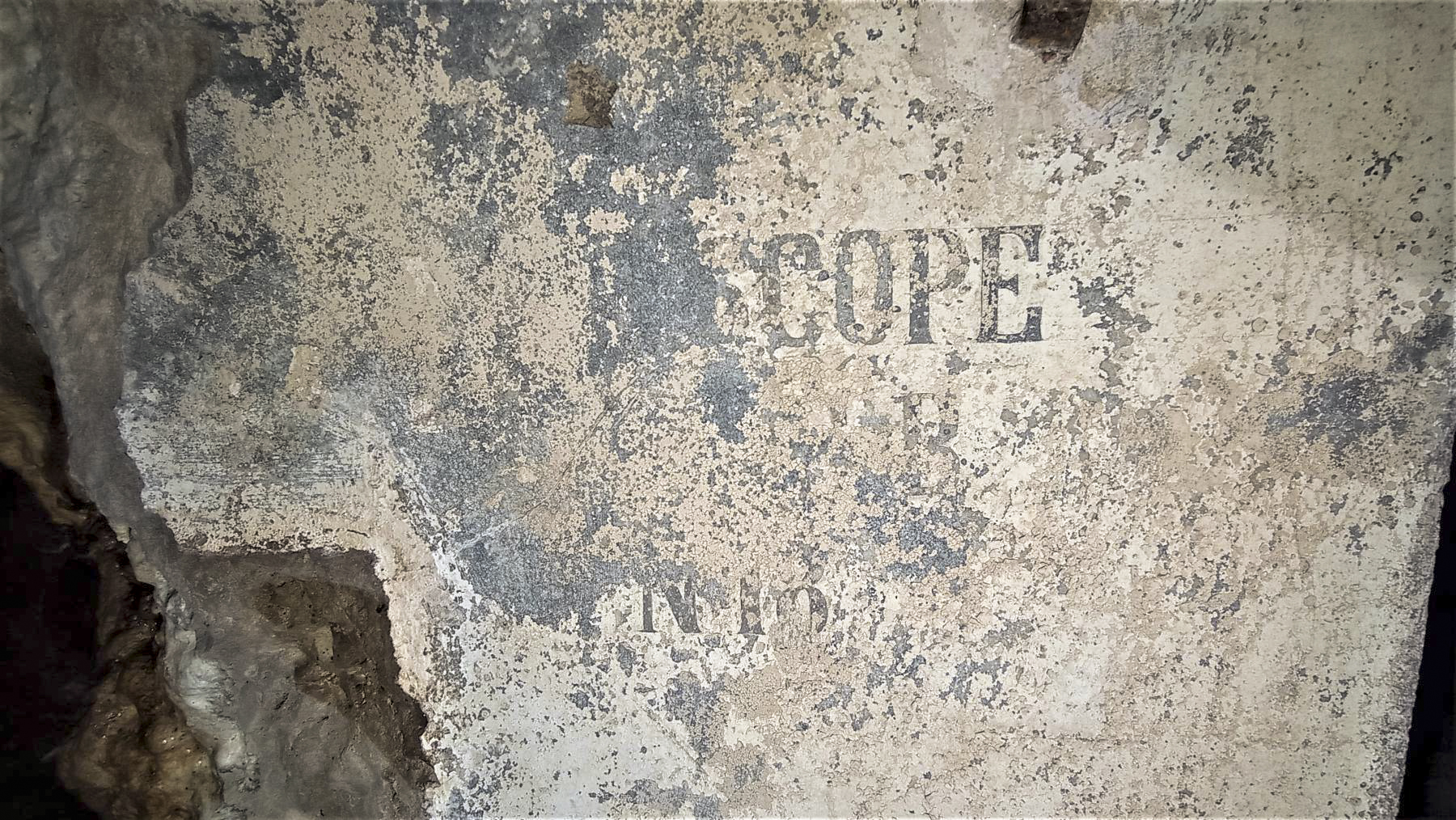Ligne Maginot - FREUDENBERG - (Observatoire d'artillerie) - Inscription 
'périscope... n°18'
                                               
                                     - Baptiste GAUDIN