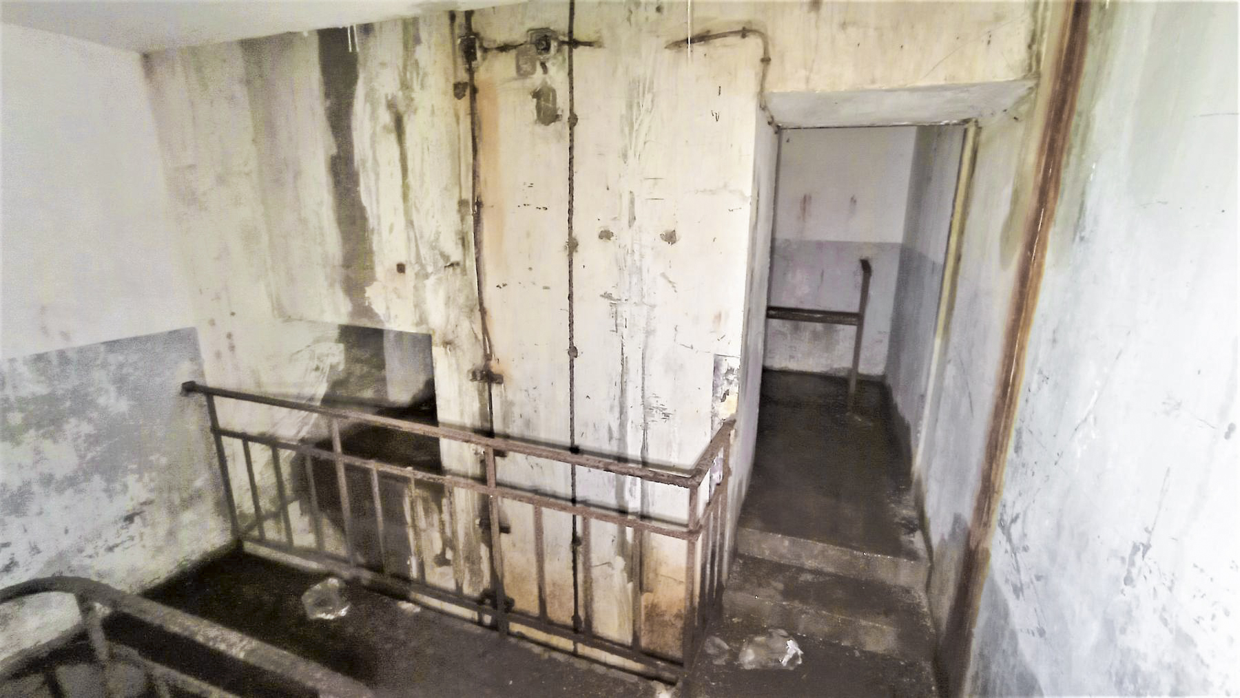 Ligne Maginot - REYERSVILLER - (Abri) - Escalier de l'entrée est
Entrée du local de filtrage et ventilation - Baptiste GAUDIN