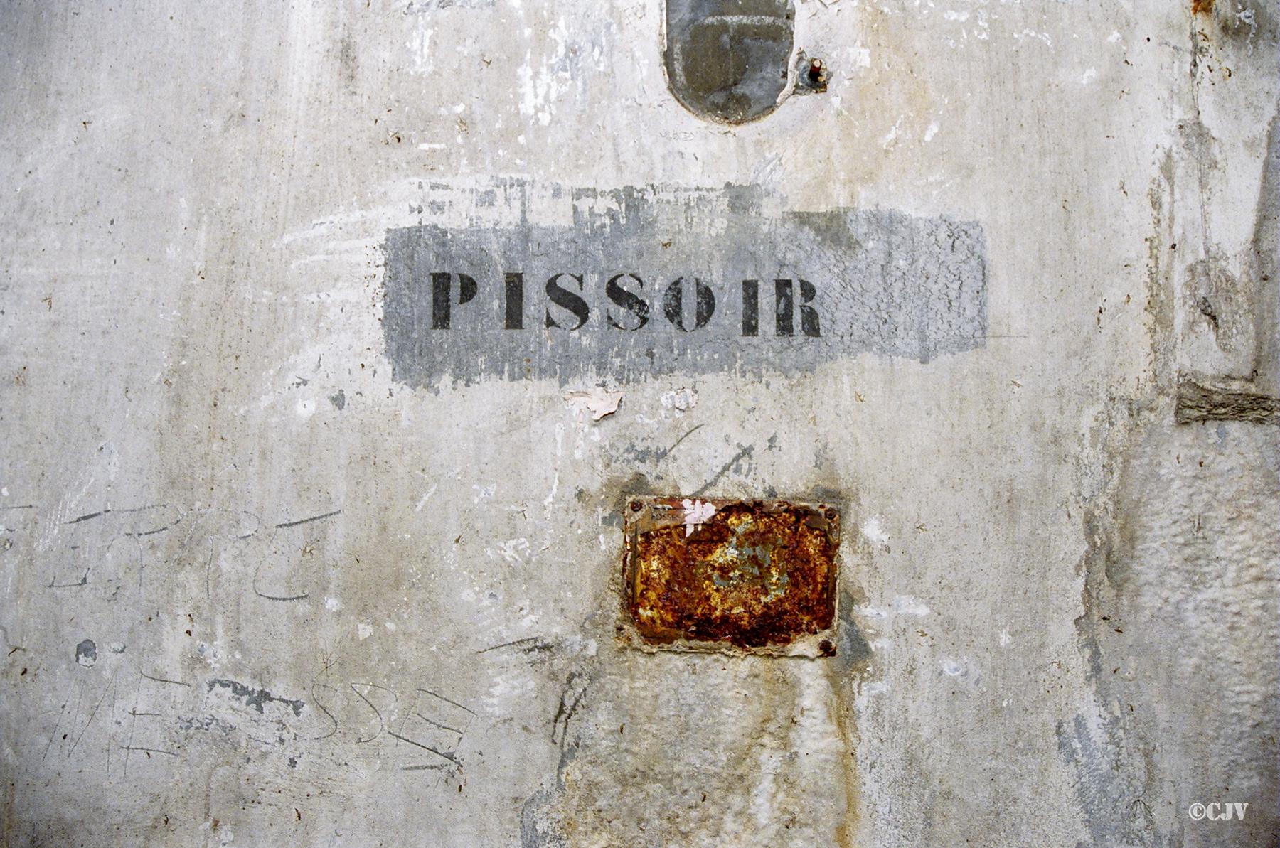 Ligne Maginot - REYERSVILLER - (Abri) - Inscription 'pissoir' - Lia VERMEULEN