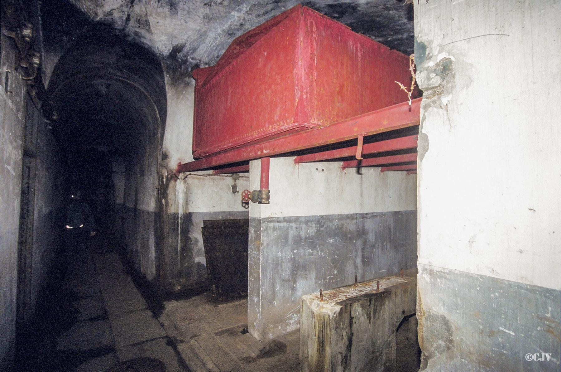 Ligne Maginot - REYERSVILLER - (Abri) - Pompe du puits et réservoir journalier - Lia VERMEULEN