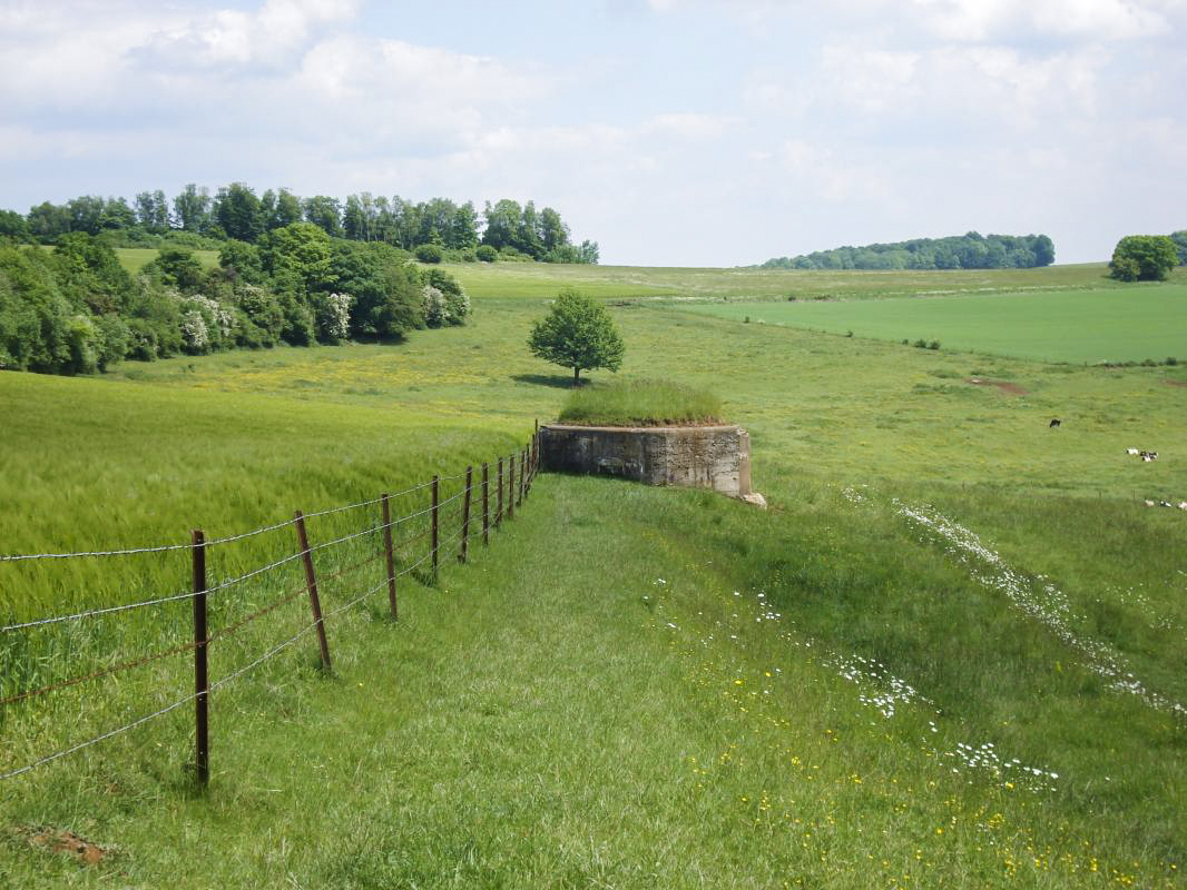 Ligne Maginot - 75BIS - POTINVAUX - (Blockhaus pour arme infanterie) - L'entrée et face droite - R Tucker