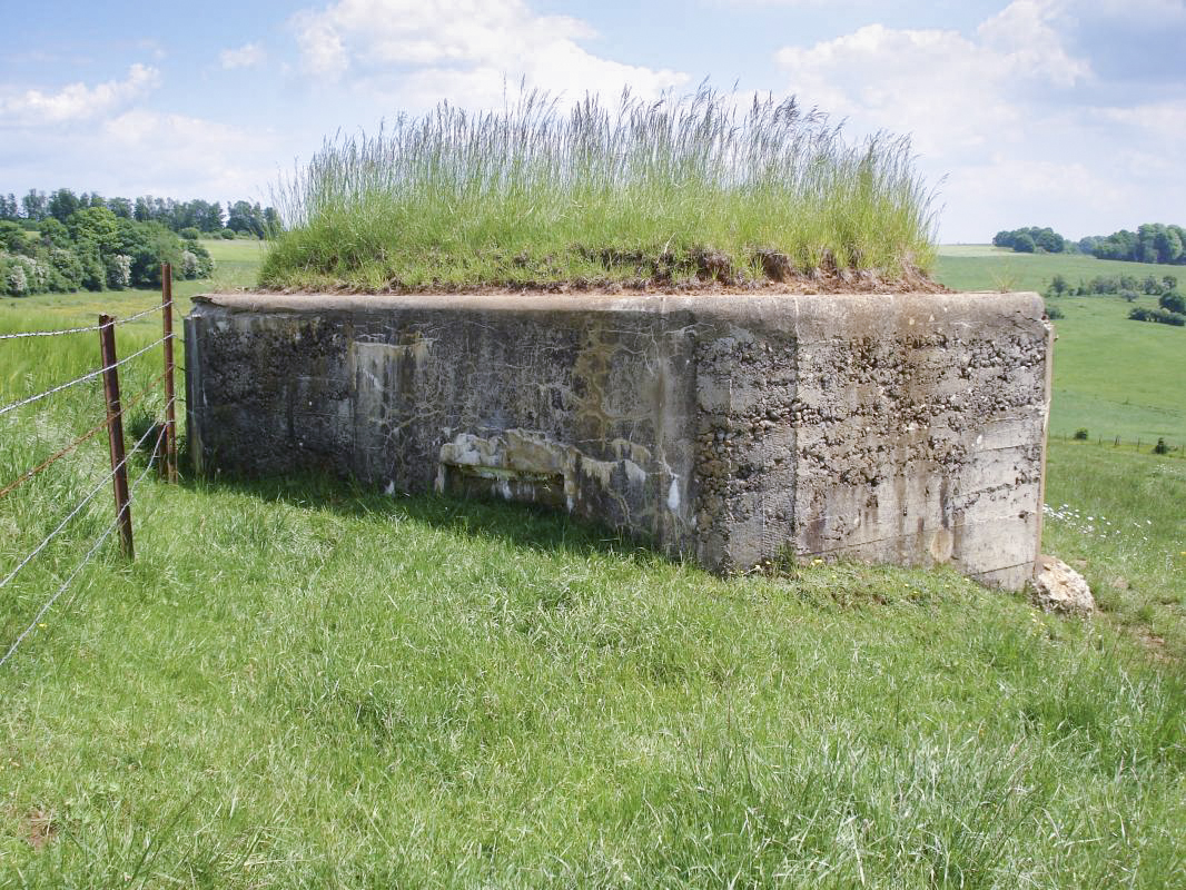 Ligne Maginot - 75BIS - POTINVAUX - (Blockhaus pour arme infanterie) - L'entrée et face droite - R Tucker