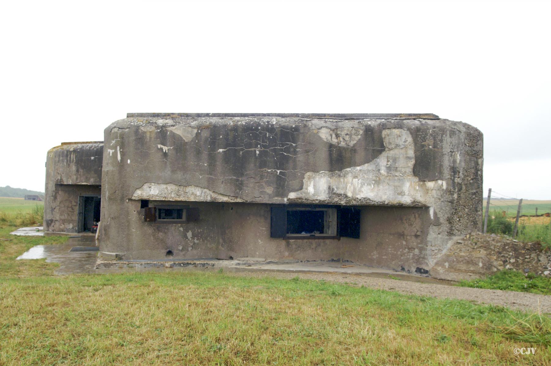Ligne Maginot - Blockhaus MC21 - MC29B - Vue sur les créneaux de la façade Est - Lia VERMEULEN