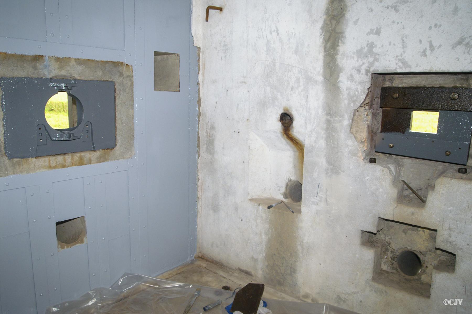 Ligne Maginot - Blockhaus MC21 - MC29B - Chambre de tir Est pour mitrailleuse et FM en cours de restauration - Lia VERMEULEN