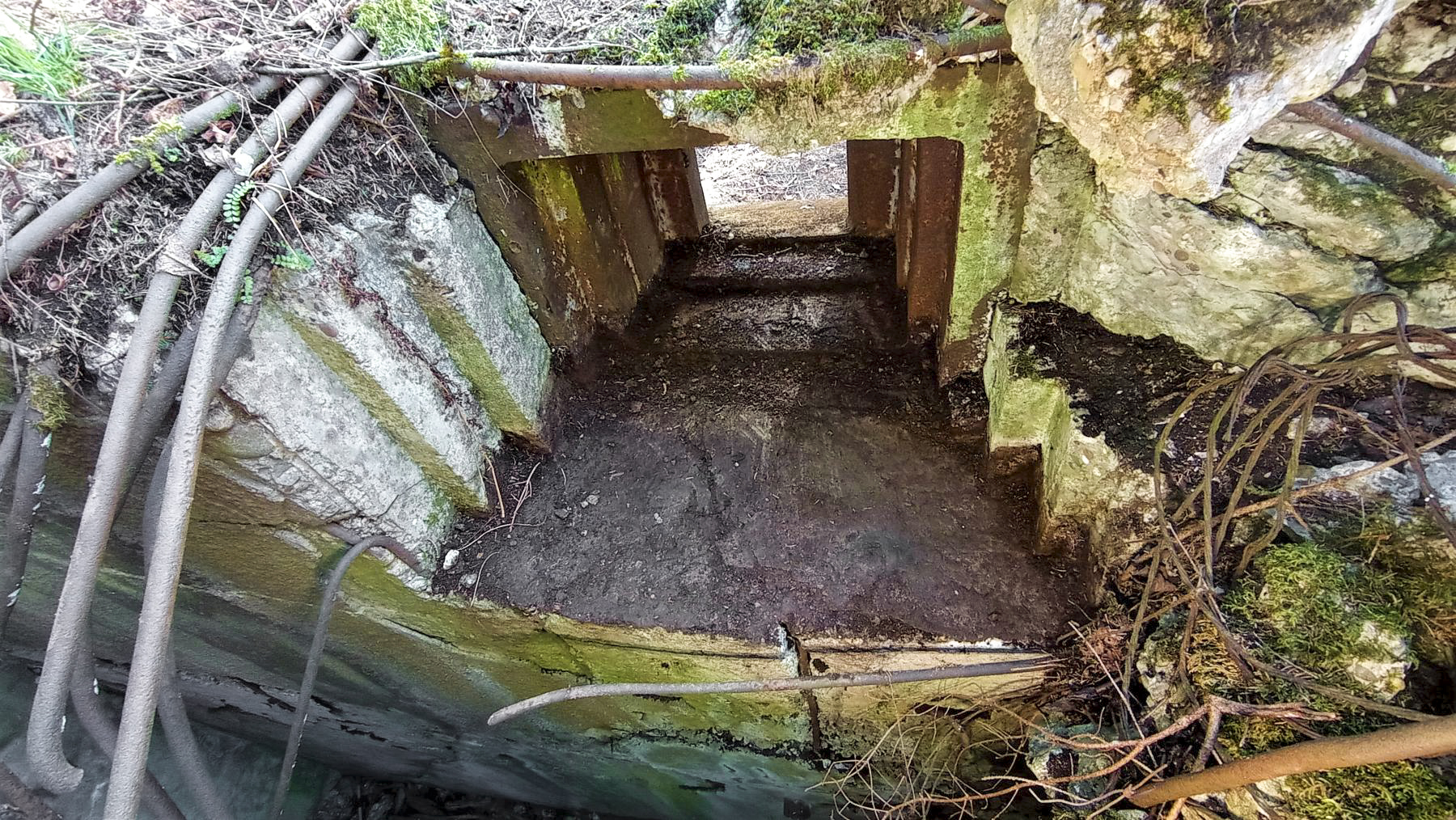 Ligne Maginot - SCHMELTZBACH OUEST - (Casemate d'infanterie - Simple) - Créneau pour jumelage de mitrailleuses - Baptiste GAUDIN