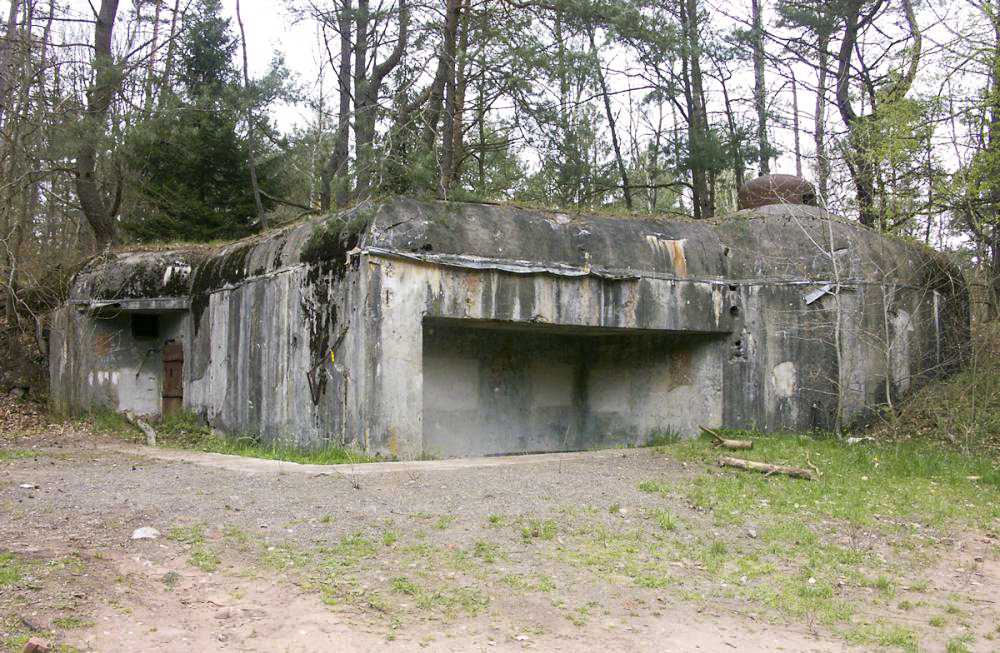 Ligne Maginot - MAIN du PRINCE Est (Casemate d'infanterie) - Photo prise en 2006.
Les créneaux ont été murés - Pascal LAMBERT