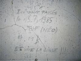 Ligne Maginot - NONNENHARDT N°3 - (Blockhaus pour arme infanterie) - Un graffiti bien sympathique
...et vive la Ligne !