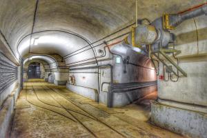 Ligne Maginot - FOUR A CHAUX - FAC - (Ouvrage d'artillerie) - La gare arrière
La sous-station se trouve à gauche
A droite la galerie menant à l'EH en desservant  le PC et la caserne