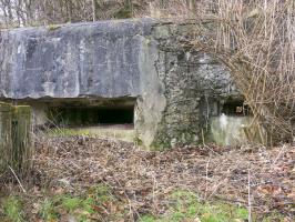 Ligne Maginot - PHILIPPSBOURG (Blockhaus pour canon) - Le créneau antichar et à droite le créneau de défense rapprochée