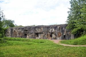 Ligne Maginot - HACKENBERG - A19 (Ouvrage d'artillerie) - Bloc 8
Casemate d'artillerie pilonnée par l'artillerie américaine en 1944