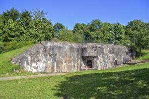 Ligne Maginot - HACKENBERG - A19 (Ouvrage d'artillerie) - Bloc 9 
Créneau pour obusier de 135 mm