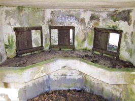 Ligne Maginot - FM38 - DIEBSKOPF 2 - (Blockhaus pour arme infanterie) - Chambre de tir 
Les 3 créneaux frontaux avec tablette de tir pour FM