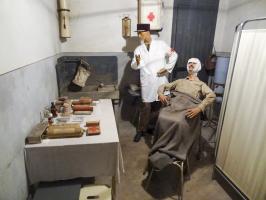 Ligne Maginot - ZEITERHOLZ - X6 - (Abri) - L' Infirmerie
Au fond à droite : appareil MJ stérilisateur d'eau.