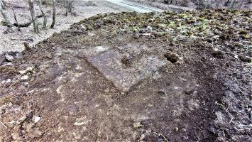 Ligne Maginot - LANGTHAL 1 - (Blockhaus pour arme infanterie) - Orifice périscopique à l'extérieur  obstrué par une plaque