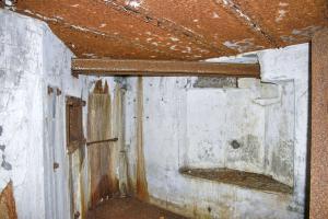 Ligne Maginot - TRAUTBACH OUEST - (Blockhaus pour arme infanterie) - Chambre de tir Ouest
Noter la disposition du créneau et du bi-rail ainsi que la niche dans le mur opposé